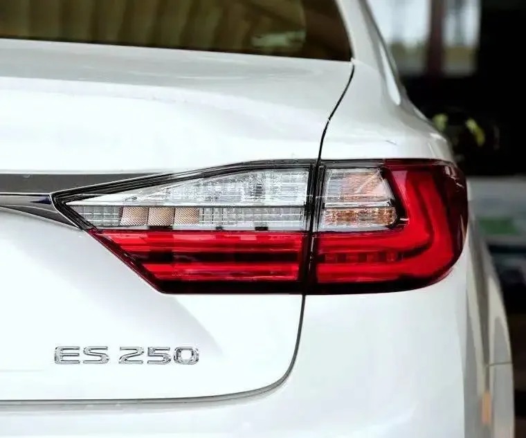 Original 8156133640 Car Rear Lamp Tail Light for ES High Quality 6000k Color Temperature Long Expiration  Accessories